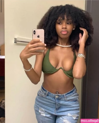 Moonishmia - This couch has seen some things 🙈💦