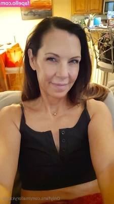 mallorykxoxo - Part 14  Strong  large hands gripped her around her waist and turned