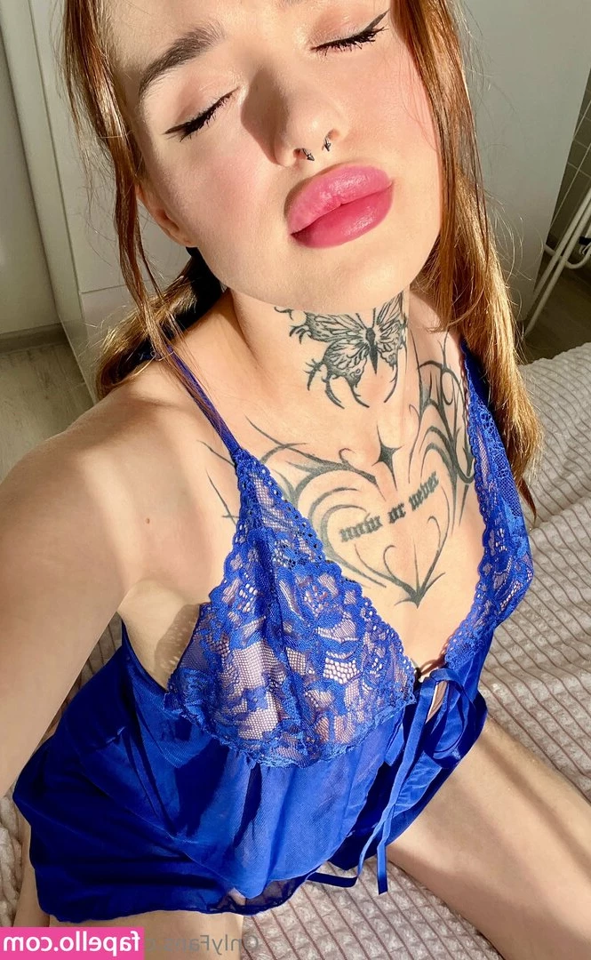 alexa_lee [ alexa-lee ] - Why aren t you on your knees already    You have to show your Goddess