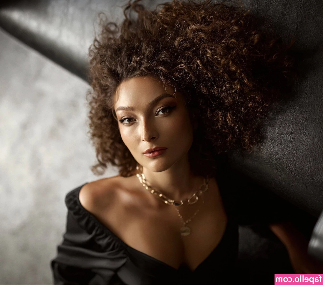 Natalia Olednik [ natalia-olednik ] - Je sais que tu rêve d y mettre ta langue  d etre à genoux face à