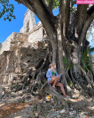 Natalia Olednik [ natalia-olednik ] - Candy anyone?🥵💕🍯