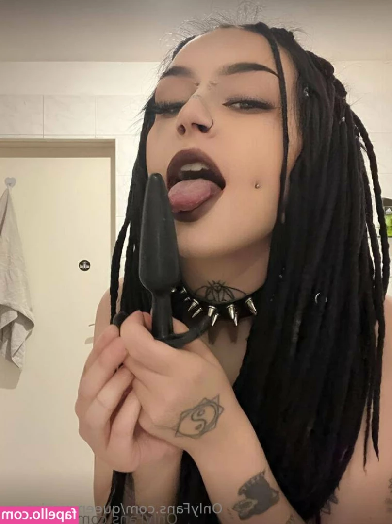 queen.marianna [ queen-marianna ] - Clown doll topless tease photoset 🤡💗