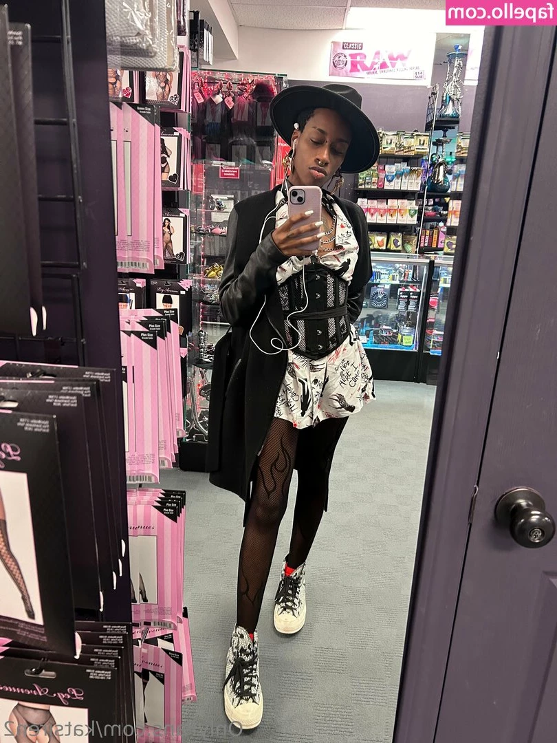 katsiren2 - Scrub-a dub-dub   Kitty needs washing