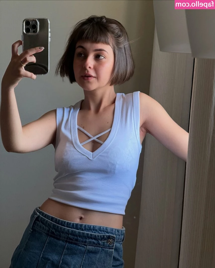 Klara Castanho [ klara-castanho ] - Big booty with a slim waist🍑❤️👅 tell me what you would like