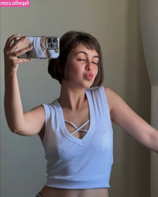 Klara Castanho [ klara-castanho ] - A seafood boil and a sexy fuck making it for you  Oooooof