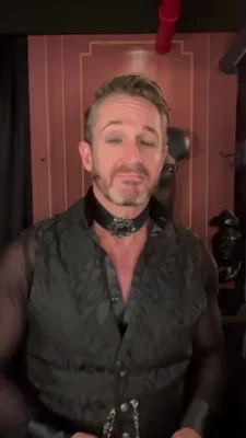 Jojo Levesque [ jojo-levesque ] - The Furry PhotoBomber strikes again