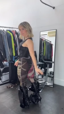 Jojo Levesque [ jojo-levesque ] - Good morning from my cute ass  amp  daddy s handprint