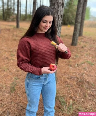 Hannah Barron [ hannah-barron ] - I was so gassy today  smell my butt loser