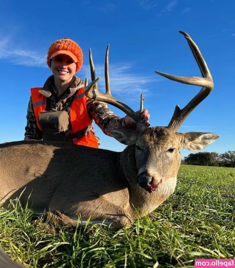 Hannah Barron [ hannah-barron ] - Butt naked on my balcony   hey baby