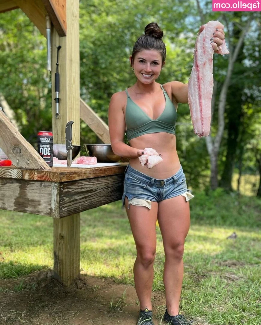 Hannah Barron [ hannah-barron ] - Zip up or down?🤔