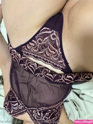 mundocuckoldoficial - Viernes Solita en casa y tú     rapmusic  laloquera   alzada 