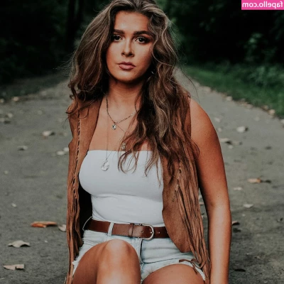 Ella Langley [ ella-langley ] - CAUTION: this ass stops and backs frequently 🥵