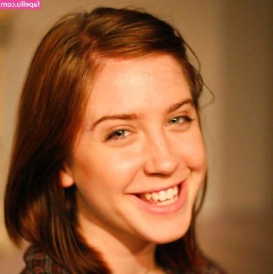 Catlin Hill [ catlin-hill ] - MILF in fuck me shorts