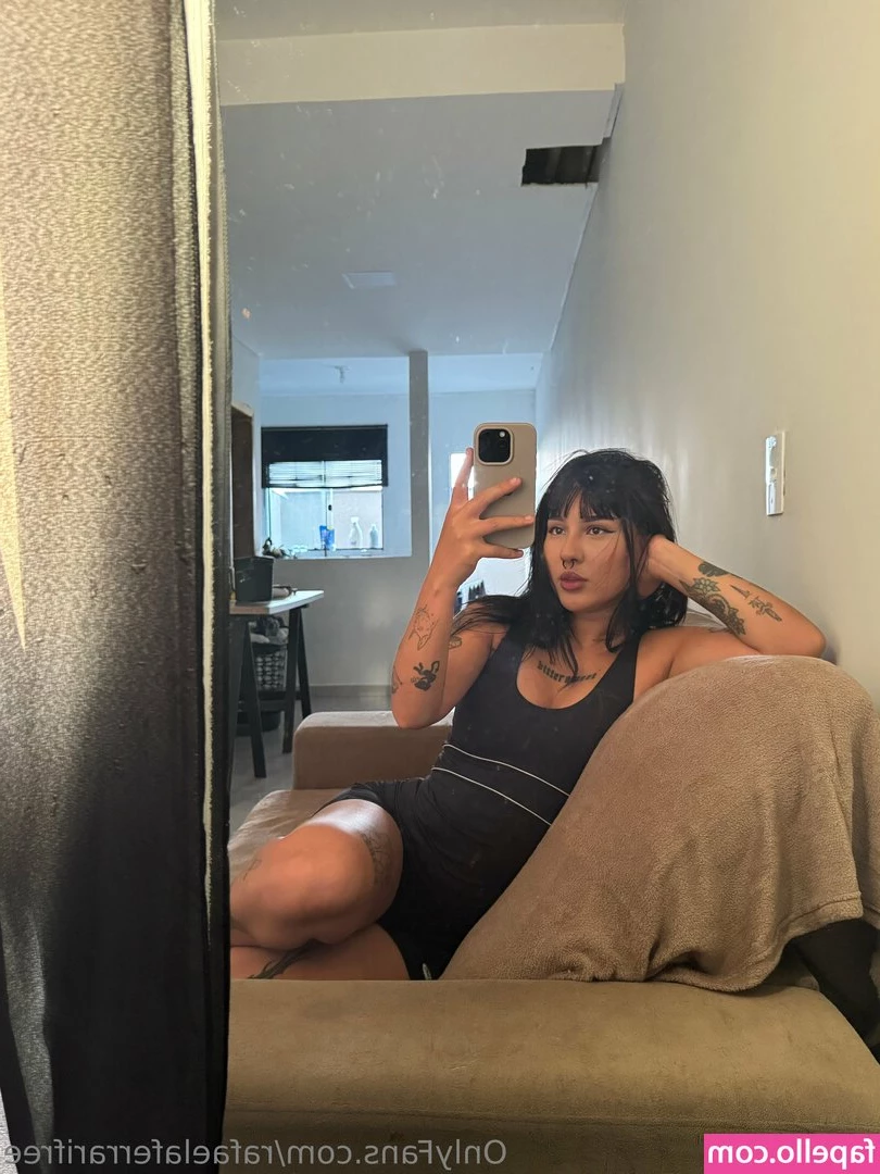 rafaelaferrarifree - Can you fit inside