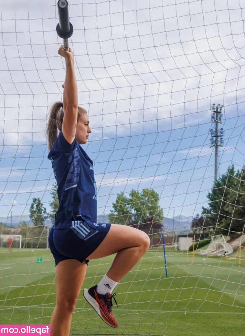 Alexia Putellas [ alexia-putellas ] - I apologize for the lack of content and messages  Been having a rough