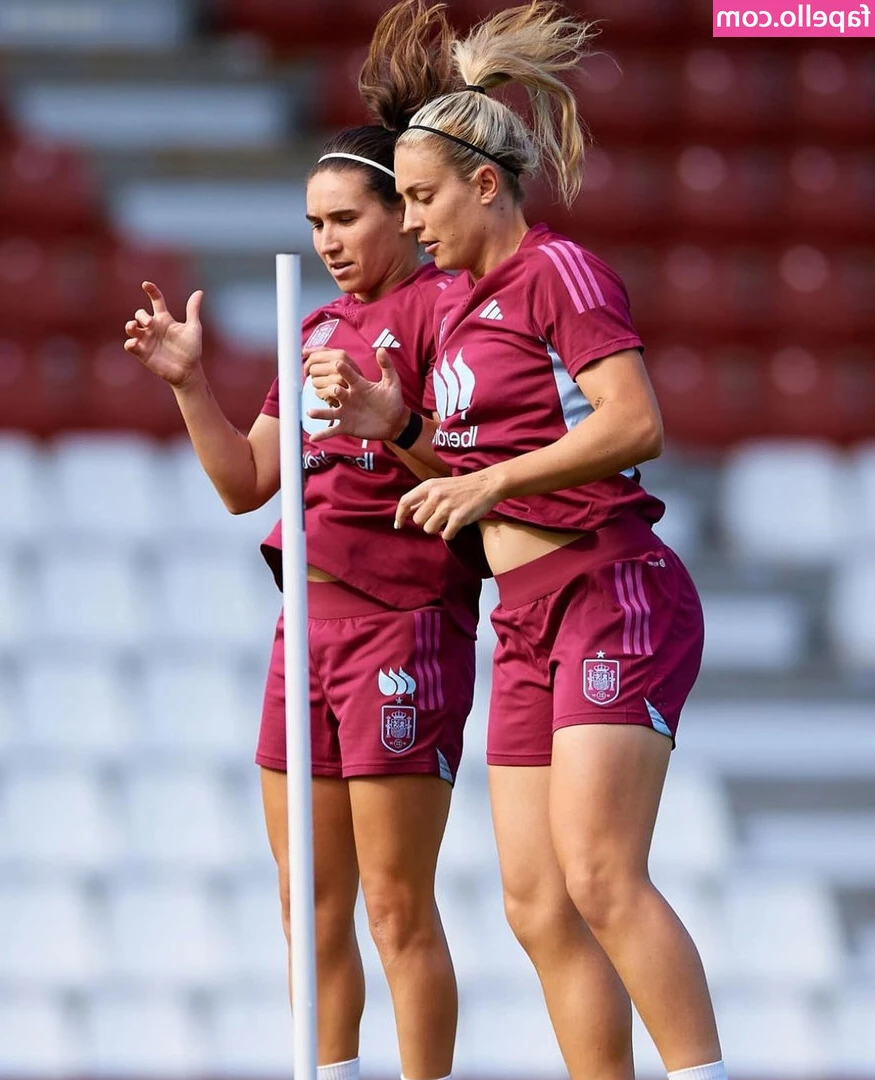 Alexia Putellas [ alexia-putellas ] - You can never buy love ... but you still have to pay for it