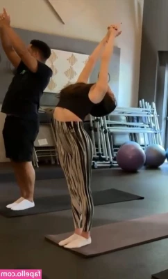 itskatchii [ itskatchii-15 ] - How do you prefer my hair    straight  curly  in your hand as your