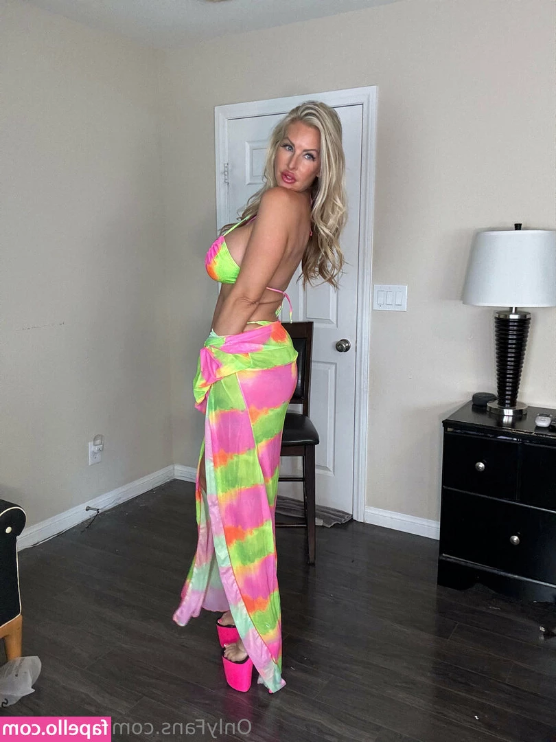 vegasalibi - I love a contrast shower😉 and you?