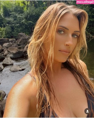 Honeybabelia - Sunny- Round 3  The petite tattooed little spinner Sunny is back this