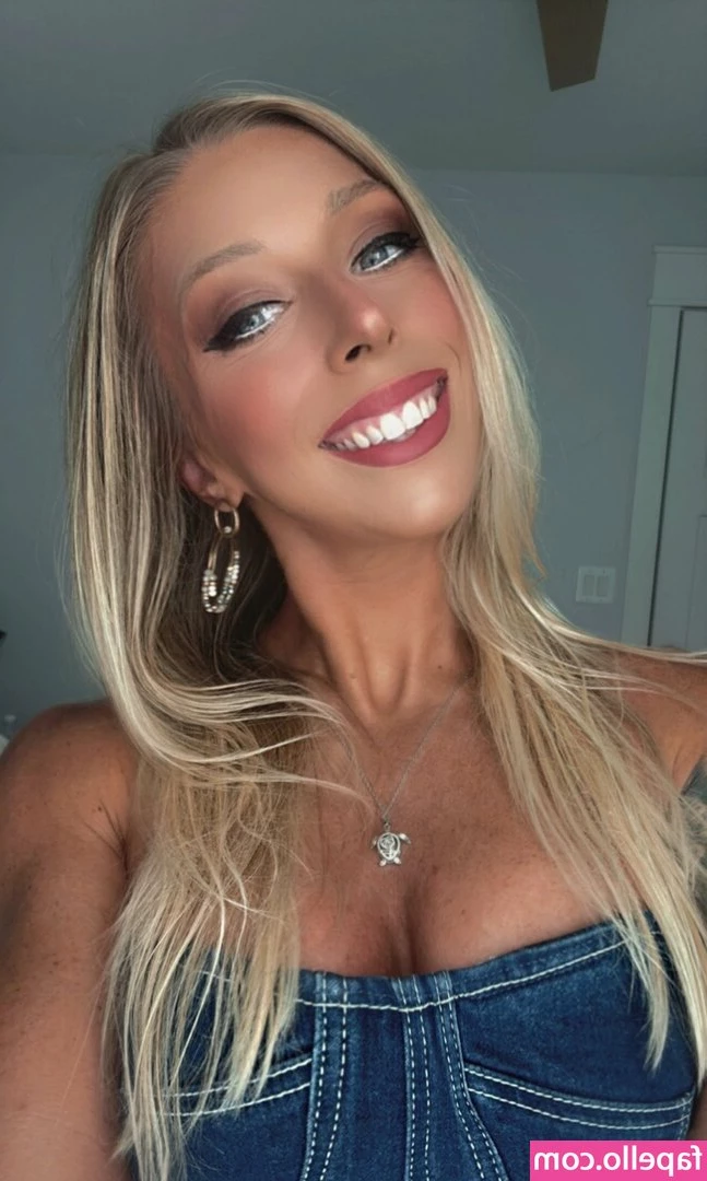 Chelsie Runnels [ chelsie-runnels ] - Wanna watch me suck a big black cock?