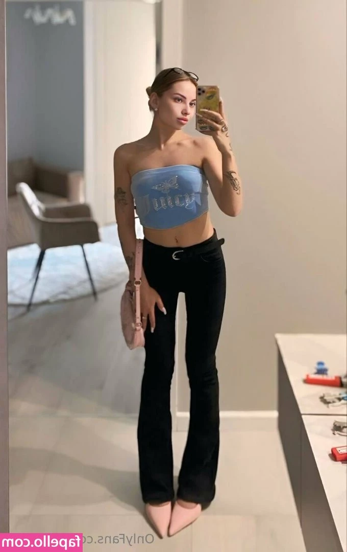 your_lilia [ your-lilia ] - Hoy hace mucho frío como para estar solita   me acompañas