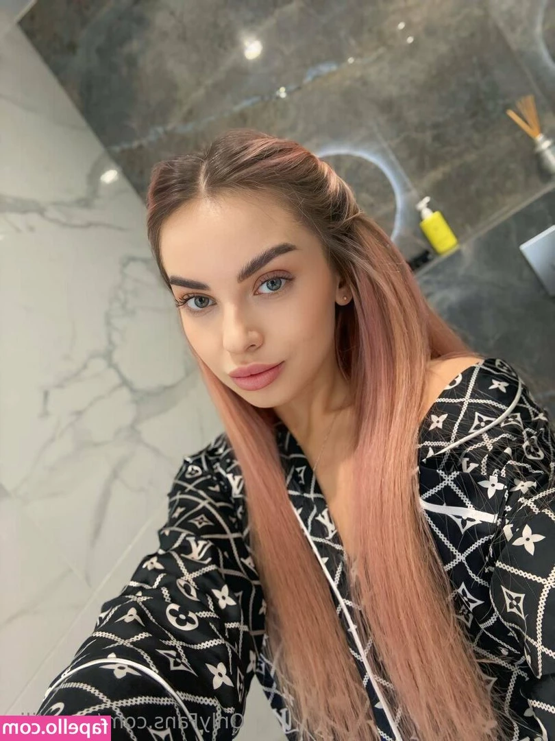 your_lilia [ your-lilia ] - Trying out a 2b cosplay, I'm pretty sure I'll take more in the future