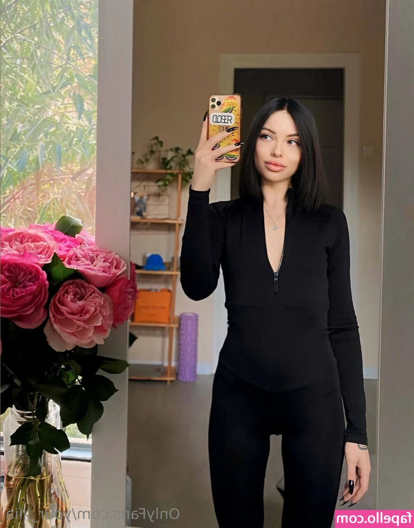 your_lilia [ your-lilia ] - Who s ready to take me to the beach