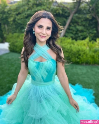Rosanna Pansino [ rosanna-pansino ] - Last day of the month to help me reach my monthly tip goal 💖🥰