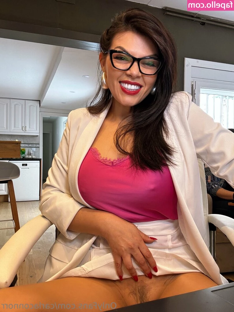 carlaconnorr - Who wants to come eat this pussy from the back