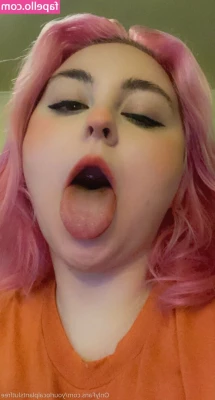 YourLocalPlantSlut - Tip 5$ under this post for 70 selfie pics 🤟🤟🤟 If you've