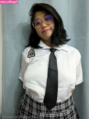 bellaawaifu - Recién bañadita   Feliz viernes mis amores