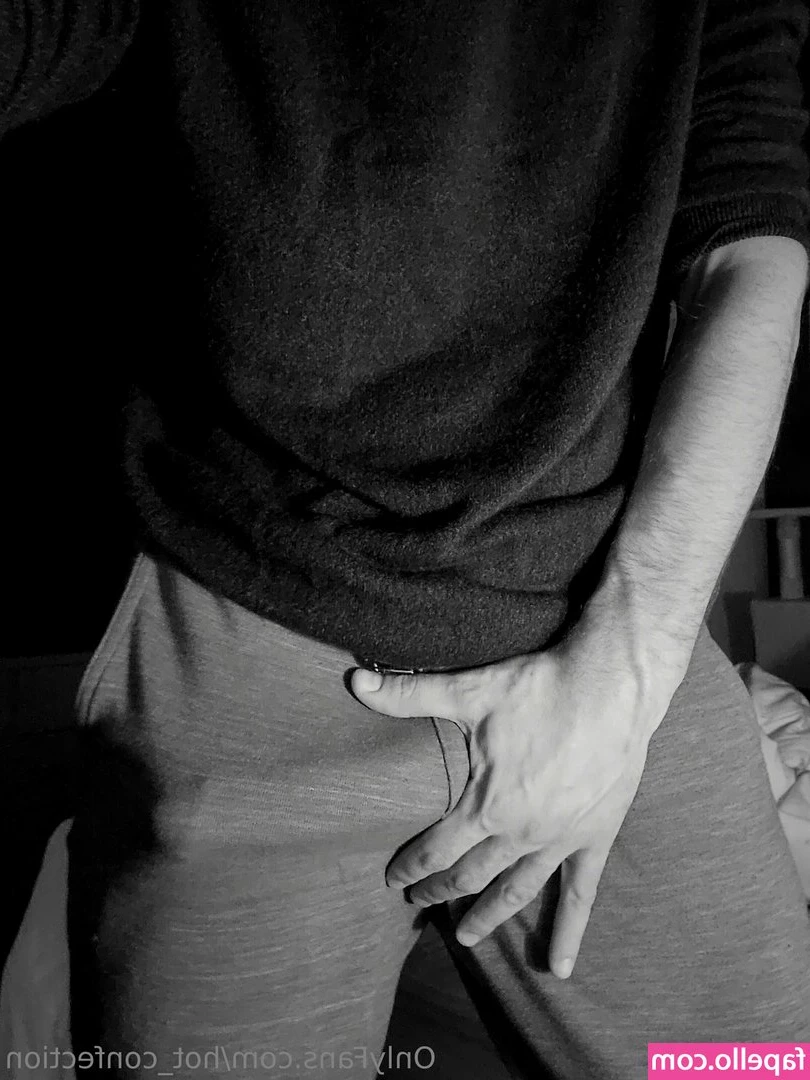 hot_confection [ hot-confection ] - Ufff necesito que alguien me acaricie los pies con mucho amor bebes