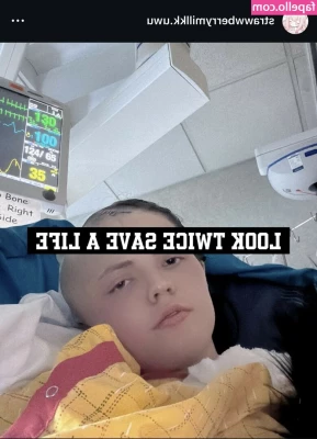 Strawbeariemilkk [ strawbeariemilkk-42 ] - My friend following me around Folsom while I m in the nude  He mostly