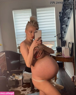 Caroline Vree [ caroline-vree ] - comment if you like the pink!💕🎀👅