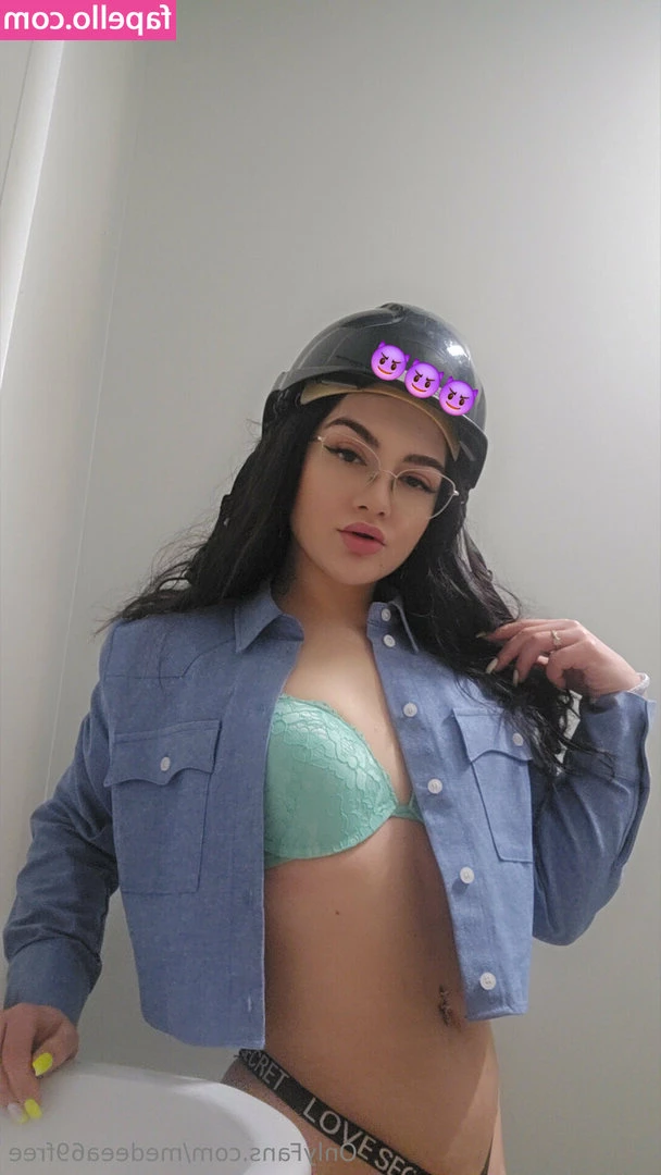 medeea69free [ medeea69free-1 ] - Going to bed now. But for everyone that tips while I'm asleep, I will