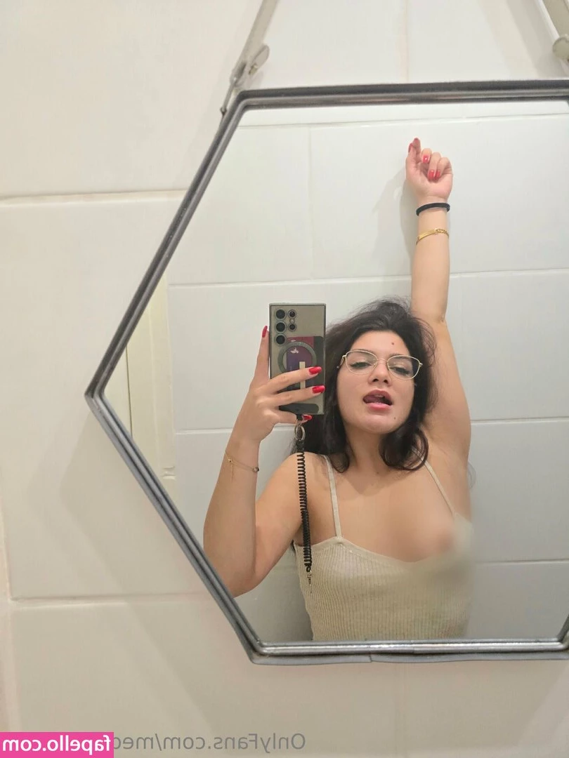 medeea69free [ medeea69free-1 ] - 30  OFF CUSTOMS  Dm me and get a video of me touching myself and