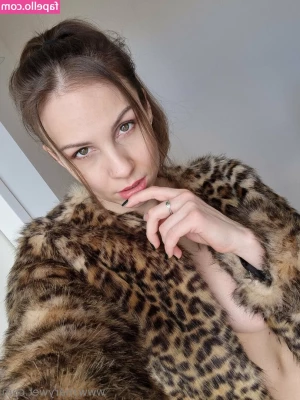 marywet_freechannel [ marywet-freechannel-1 ] - I'm sleepy.