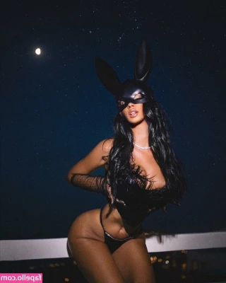 Ivana Knoll [ ivana-knoll ] - Do you think you could handle me..?