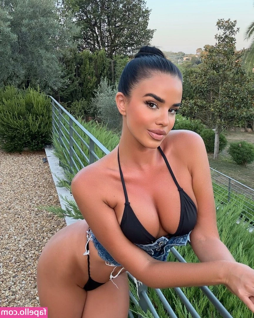 Ivana Knoll [ ivana-knoll ] - Lets get wet 💦💦💦💦