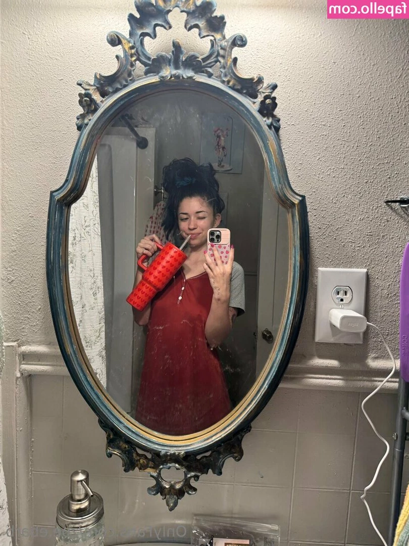 zoe.ebarb [ zoe-ebarb ] - lud0vik4 𝕱𝖗𝖊𝖊  Subscribe if you love a sexy  cute  hottie