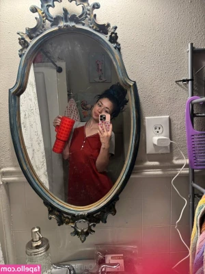 zoe.ebarb [ zoe-ebarb ] - This is my butt