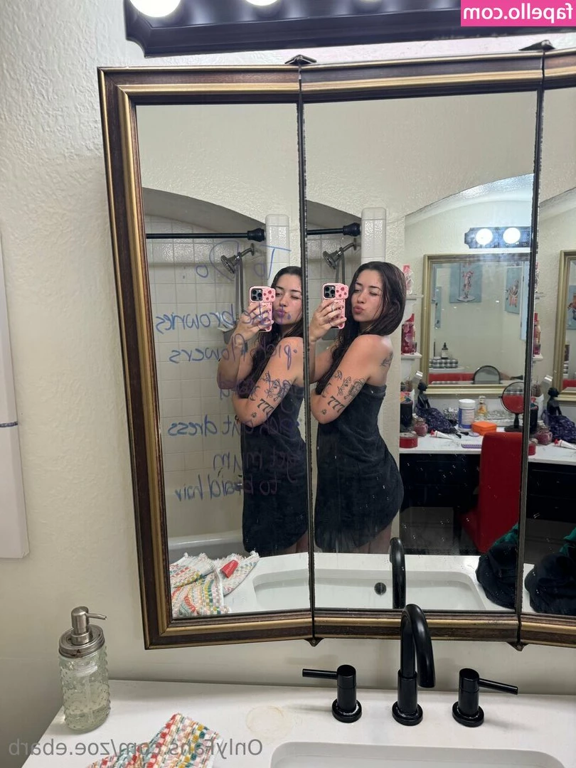 zoe.ebarb [ zoe-ebarb ] - Your friendly neighborhood loli buttwiggle