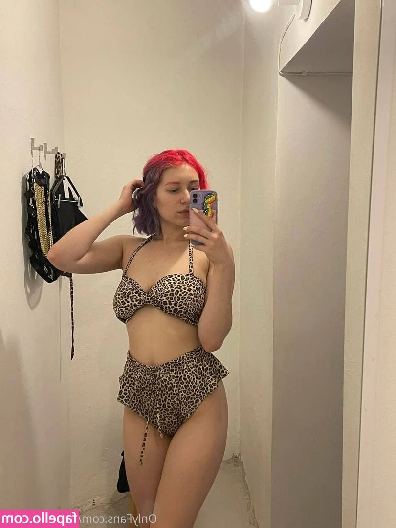 candymarmelad - ⭐️ GIVE AWAY TIME!! ⭐️  Who wants to win a 3 month free