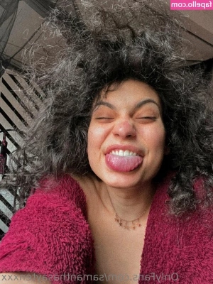 samanthasaytenx - I swear I was just fixing the light bulb 🤭  Ti giuro che stavo