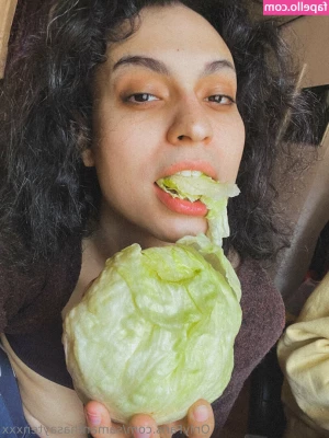 samanthasaytenx - Farfichat  by Forever Pavot  playing in the background