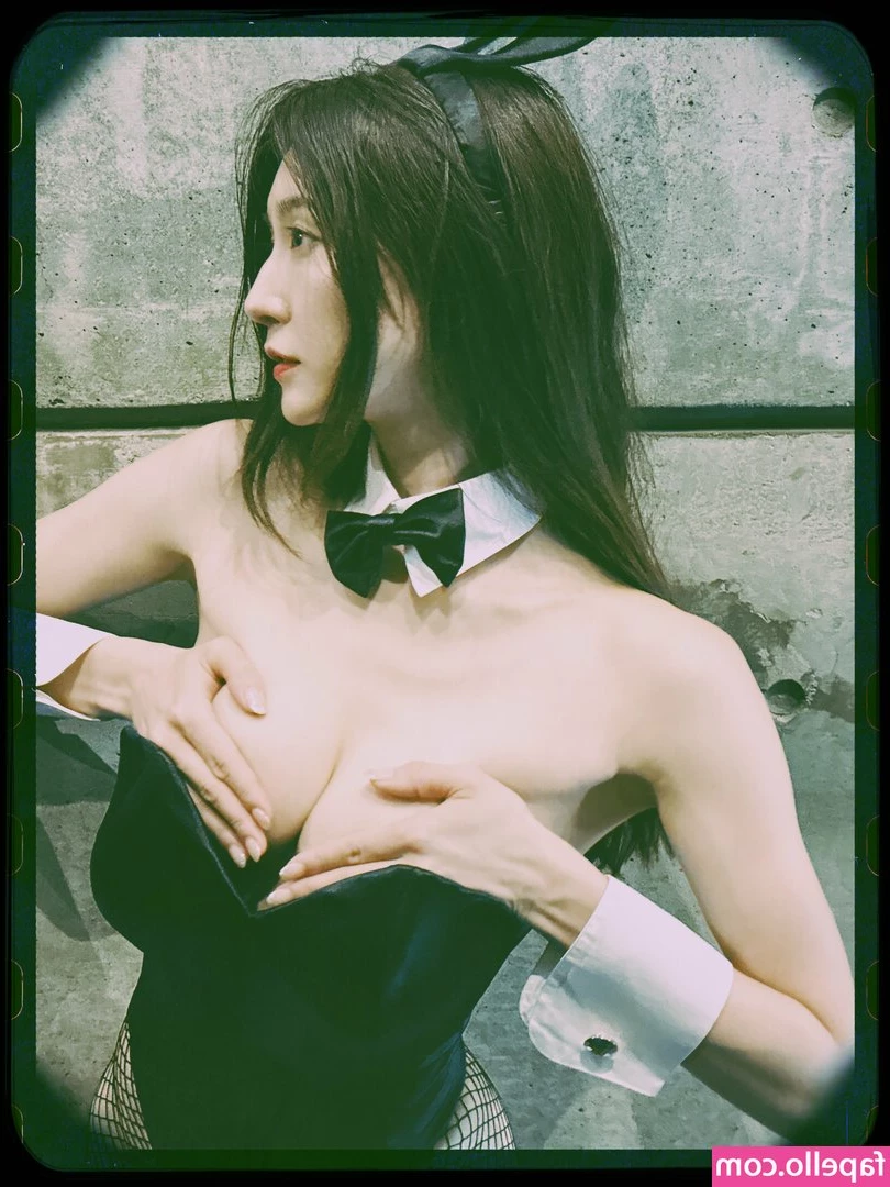 aimi_feti [ aimi-feti ] - Happy Thick ass Thursday y all   just made that up  hope it works  Oh