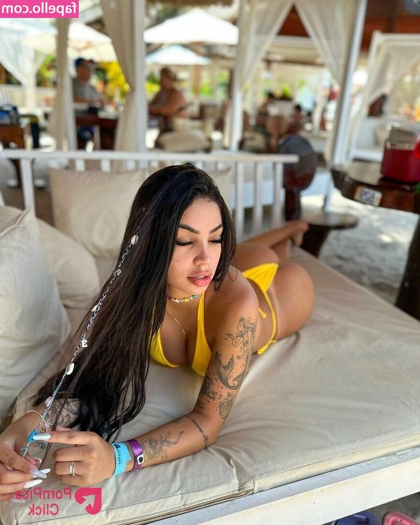 Mc Henny [ mc-henny-1 ] - This was such a cute little video with  trapqueenofdarkness