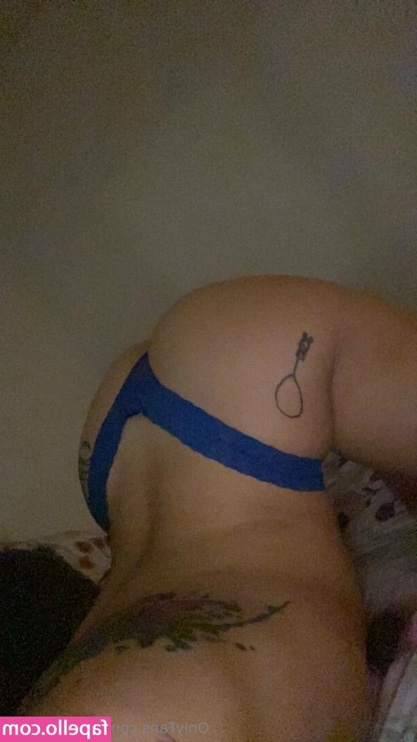 lilliebabie05 - Should I dye my hair dark again or keep it red? Or!! Do something