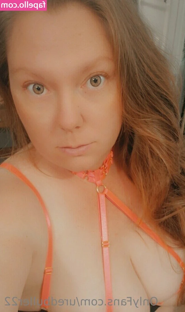 uredbuller22 - Bts of my first time in a latex hood 💋