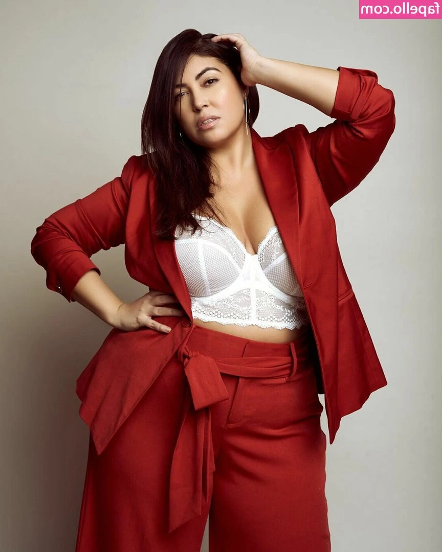 Jessica Milagros [ jessica-milagros ] - Look how he forces Tiffany in another video session to eat all my gas